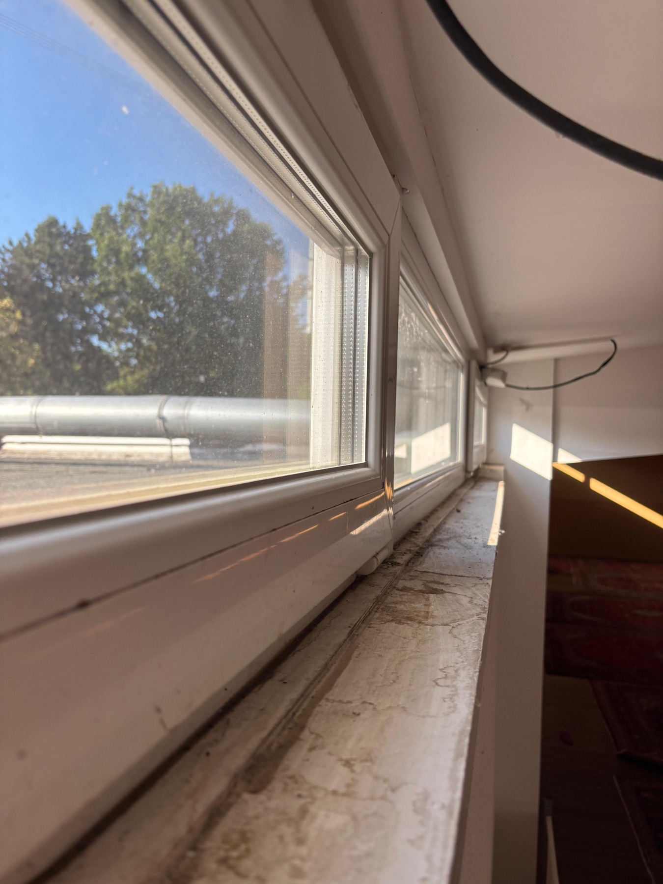 Innenliegendes Fenster vor der BLANC Reinigung